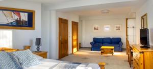 Televízia a/alebo spoločenská miestnosť v ubytovaní Hotel Joseph Conrad SPA & Wellness