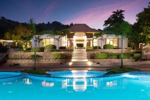 Bazén v ubytování Bacau Bay Resort Coron nebo v jeho okolí