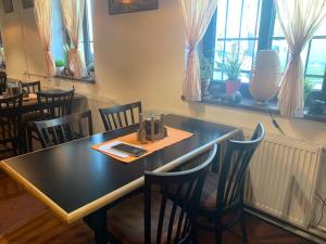 Reštaurácia alebo iné gastronomické zariadenie v ubytovaní Penzion a Restaurace Na Jízdárně
