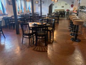 Reštaurácia alebo iné gastronomické zariadenie v ubytovaní Penzion a Restaurace Na Jízdárně