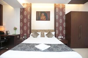 Postel nebo postele na pokoji v ubytování Hotel Rushabh Home + 37 fotografií
