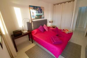 Posteľ alebo postele v izbe v ubytovaní MEDANO4YOU Red Square Dream Holiday Home
