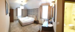 Posteľ alebo postele v izbe v ubytovaní Hotel Kamiza + 30 fotografií
