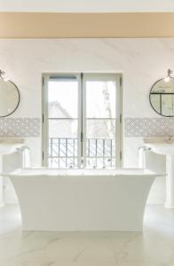 Fotografie z fotogalerie ubytování Hotel des Iris v destinaci Auvers-sur-Oise