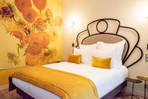 Postel nebo postele na pokoji v ubytování Hotel des Iris