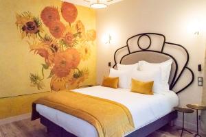 Postel nebo postele na pokoji v ubytování Hotel des Iris