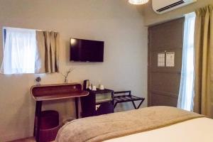 Postel nebo postele na pokoji v ubytování Hotel des Iris