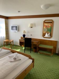 Postel nebo postele na pokoji v ubytování Hotel Gasthof Stift