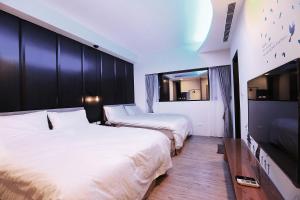Televiisor ja/või meelelahutuskeskus majutusasutuses 愛丁堡集團市區精品及國王雙館民宿Edinburgh Boutique Hotel