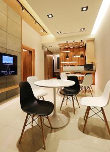 Kuchyň nebo kuchyňský kout v ubytování 愛丁堡集團市區精品及國王雙館民宿Edinburgh Boutique Hotel