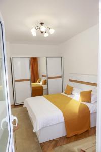 a bedroom with two beds and a mirror at Strada Mureșenilor - Savas Apartament in Braşov