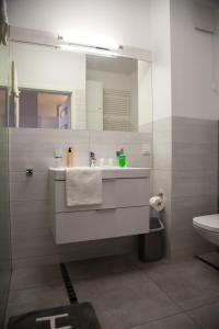 Kúpeľňa v ubytovaní Warsaw Royal Stay Dzielna