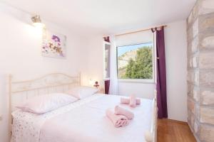 Posteľ alebo postele v izbe v ubytovaní Holiday house Layla in Tucepi, sea view