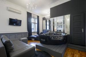 Posezení v ubytování Ben Akiba Luxury Suites