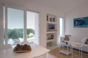 TV a/nebo společenská místnost v ubytování SUL MARE SARDEGNA VILLA ALIMEDE