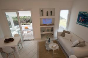 TV a/nebo společenská místnost v ubytování SUL MARE SARDEGNA VILLA ALIMEDE + 10 fotografií