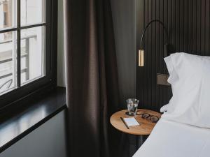 Cama ou camas em um quarto em El Môderne Hotel