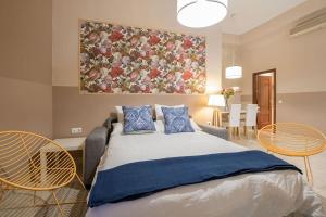 A bed or beds in a room at Abades Cathedral Oasis