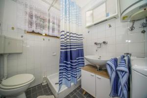 Koupelna v ubytování Apartman Mate + 28 fotografií