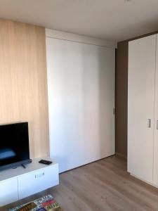 TV a/nebo společenská místnost v ubytování Little Romance in Bratislava