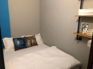 Letto o letti in una camera di 一個好人民宿 青年旅舍衛浴共用的超級小隔間 花蓮縣民宿2410號