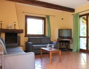 Televízia a/alebo spoločenská miestnosť v ubytovaní Villa Erica con piscina privata sul lago di Como