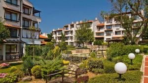 Κήπος έξω από το Oasis Resort Lozenets