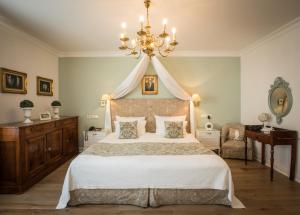 Postel nebo postele na pokoji v ubytování Hotel Belle Epoque
