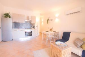 Kuchyň nebo kuchyňský kout v ubytování Homey Experience - Green Design Apartment