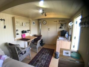Gallery image of The Hawthorn Shepherds Hut in Eyemouth