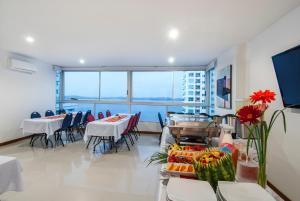 ห้องอาหารหรือที่รับประทานอาหารของ Travelers Orange Cartagena