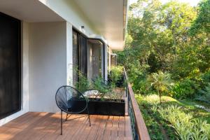Um jardim no exterior de Hotel Nya