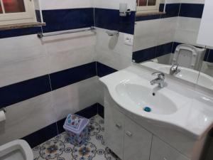 a bathroom with a sink and a mirror at Villa Il Lupo in Pachino