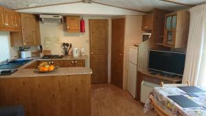 A cozinha ou kitchenette de Mobile Home in Frejus, South of France
