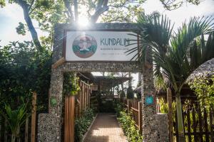 Κήπος έξω από το Hotel Kundalini
