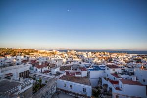 Nespecifikovaný výhled na destinaci Tarifa nebo výhled na město při pohledu z penzionu