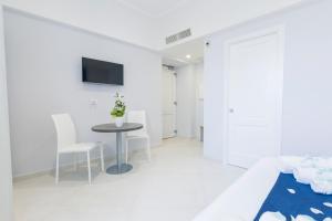 TV a/nebo společenská místnost v ubytování Relais Kaora GUESTHOUSE