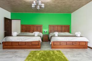 A bed or beds in a room at Volcano Gold Loft