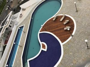 Bazén v ubytování Apartamento novo bertioga nebo v jeho okolí