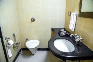 Hotel Tip Top Plaza的一间浴室
