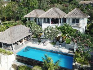 O vedere a piscinei de la sau din apropiere de Villa Coral Lembongan