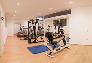 Fitness centrum a/nebo fitness zařízení v ubytování Garni Hotel Peterlinhof