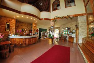 Restoran atau tempat lain untuk makan di Shinmingshan Holiday Inn