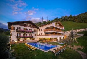 Bazén v ubytování Hotel Restaurant Schaurhof nebo v jeho okolí