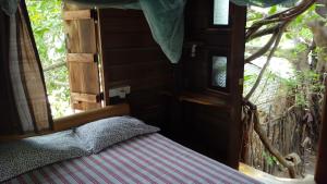 Un pat sau paturi într-o cameră la Beach Hut