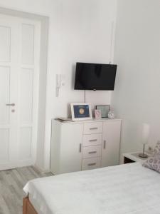 TV a/nebo společenská místnost v ubytování Studio in Pula center + 25 fotografií