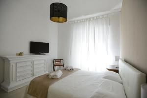 a bedroom with a bed with two stuffed animals on it at B&B Alghero 82 in Alghero