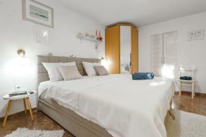a white bedroom with a large white bed in it at Bingo Apartment in Split