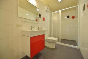 Bilik mandi di Shinmingshan Holiday Inn