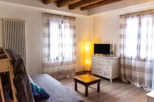 a living room with a couch and a tv at La Casa di Bassano in Bassano del Grappa